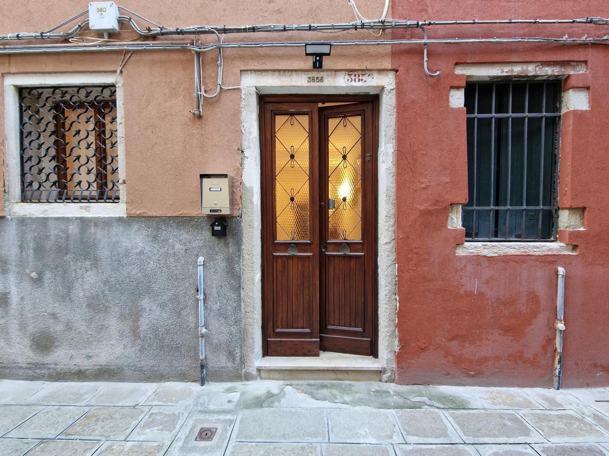 Veneziacentopercento La Forcola Apartment, Next To Rialto Bridge Exterior photo