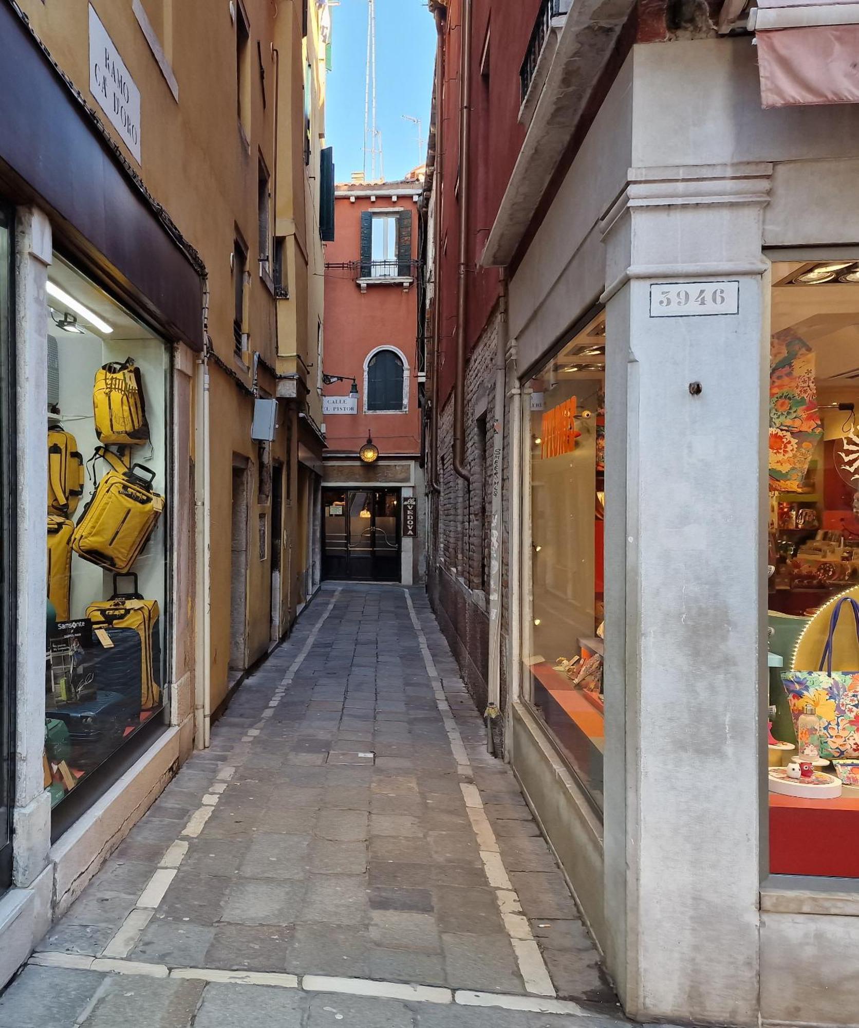 Veneziacentopercento La Forcola Apartment, Next To Rialto Bridge Exterior photo